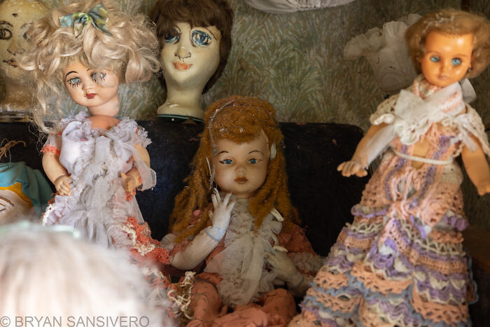 I Discovered An Abandoned House In France Filled With 'Demonic' Dolls (18 Pics) I Discovered An Abandoned House In France Filled With 'Demonic' Dolls (18 Pics)
