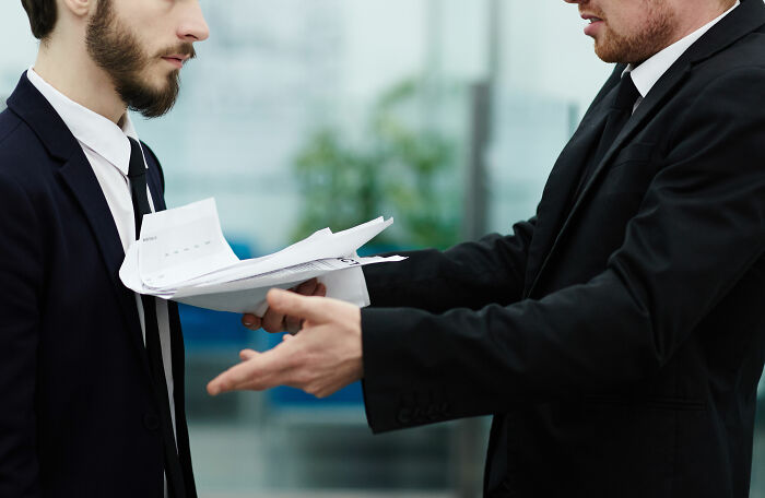 25 Qualities That Are Often Falsely Perceived As A Sign Of Intelligence, According To Folks In This Online Group