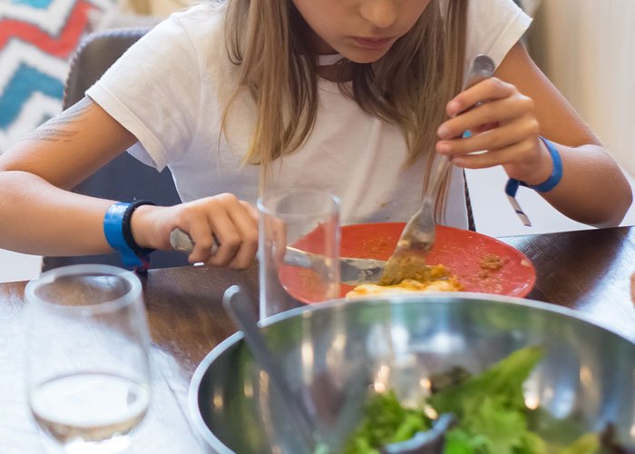 &ldquo;I Wasn&rsquo;t Going To Cook Anything Else&rdquo;: Mom Demands Apology And New Meal After 9-Year-Old Starts Bawling Over Food, Host Shows Them The Door Instead