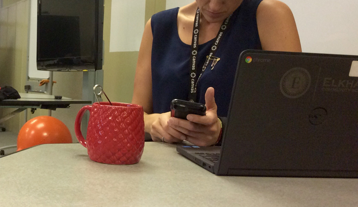 Employee Is Told By Boss They Can’t Use Personal Phone At Work Anymore So They Maliciously Comply, End Up With No Ability To Work At All Employee Is Told By Boss They Can’t Use Personal Phone At Work Anymore So They Maliciously Comply, End Up With No Ability To Work At All