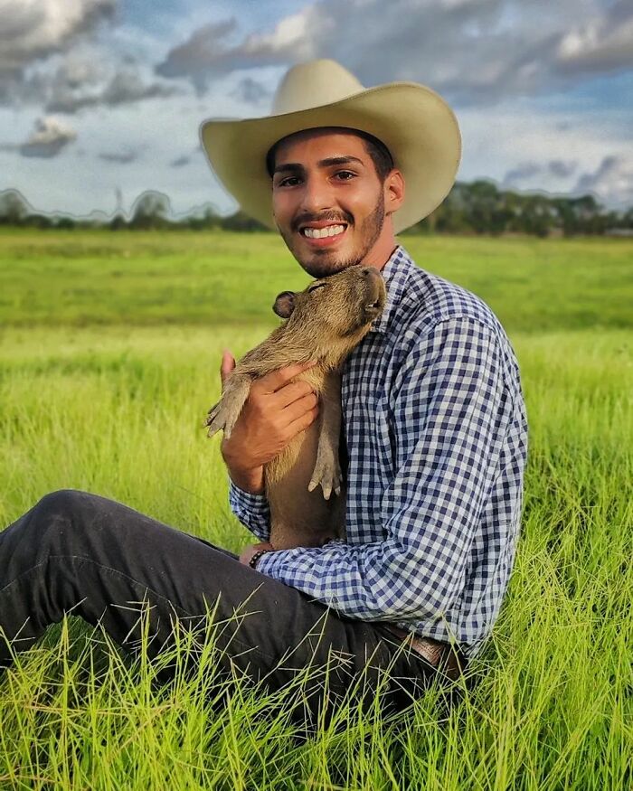 This Man From Brazil Who Lives On A Farm Shares A Beautiful Bond With A Rescued Capybara