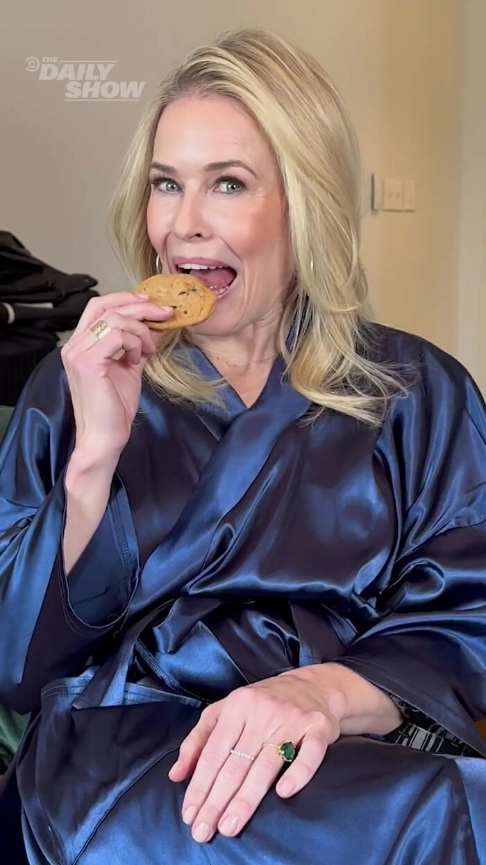 Chelsea Handler's Comic Video 'Day In The Life Of A Childless Woman' Goes Viral, Deeply Triggers Conservative Audience