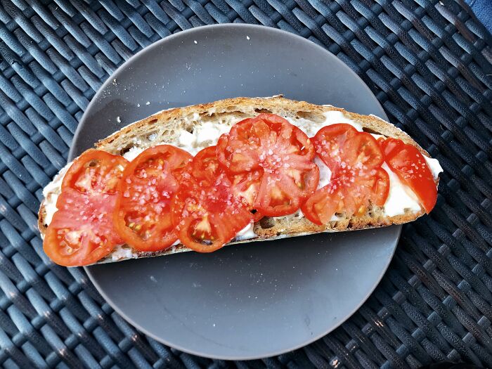 30 People Share Their Favorite Low-Effort Comfort Meals That Require 3 Ingredients Or Less