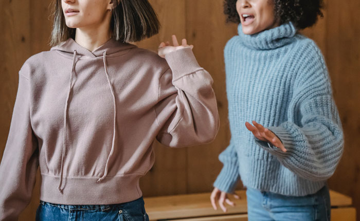 Woman Is Fed Up With Sister's Nagging About Her Being Wealthy, Talks Tough In Response And Gets Called Out