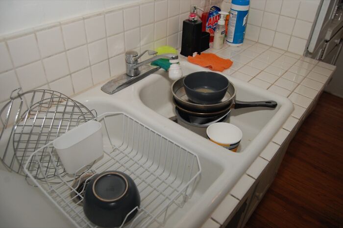 25 Terribles historias de convivencia gracias a compañeros de piso "monstruosos"