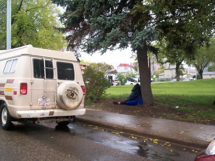 This Viral Thread Has People Pointing Out Things The Poor Know But The Rich Don't, And Here Are 40 Of Them