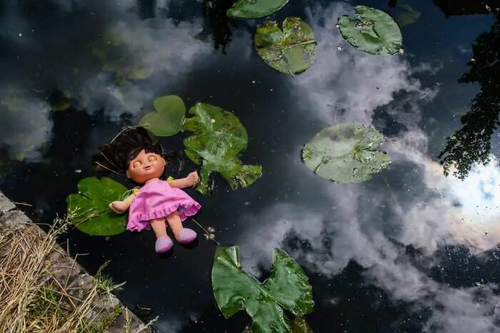 This Belgian Photographer Captures Funny And Extraordinary Scenes Of Everyday Life (30 New Pics)