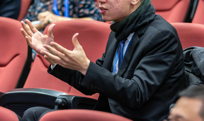 25 Qualities That Are Often Falsely Perceived As A Sign Of Intelligence, According To Folks In This Online Group