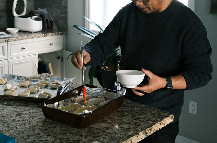 Person Refuses To Stop Cooking Aromatic Meals When His Roommate&rsquo;s Girlfriend Comes Over, Gets Called A Jerk