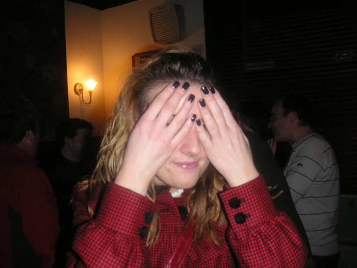 Guy Throws Away Cupcakes Sent By 18 Y.O. Obsessed Woman, Gets Called A Jerk Guy Throws Away Cupcakes Sent By 18 Y.O. Obsessed Woman, Gets Called A Jerk