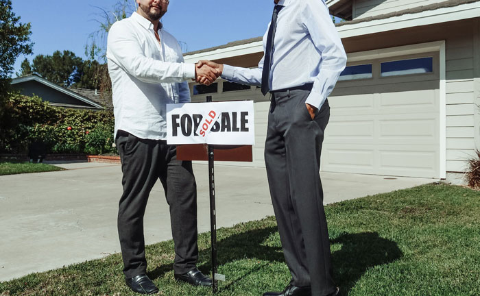 22 Y.O. Criticized By Boomer Grandparents For Failing To Move Out, Rants In Surprise How They Live In "Fantasy Land"