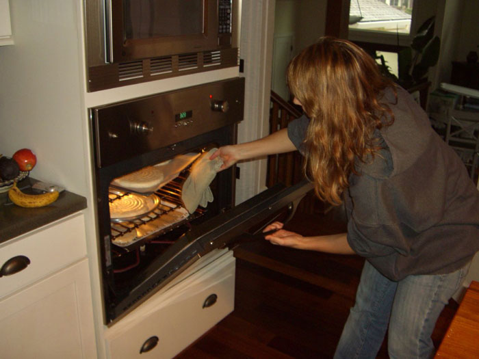 Family Has To Pick Sides After Woman Refuses To Bake More Cakes For Cousin After She Disappeared When She Had To Pay For The First One