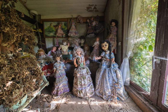 I Discovered An Abandoned House In France Filled With 'Demonic' Dolls (18 Pics) I Discovered An Abandoned House In France Filled With 'Demonic' Dolls (18 Pics)