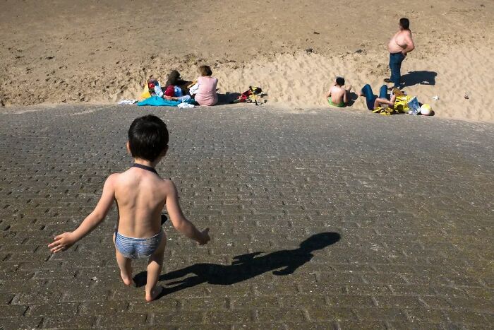 Extraordinary Pictures Taken By Jeffrey De Keyser Embracing “The Absurd Human Condition”(54 New Pics)