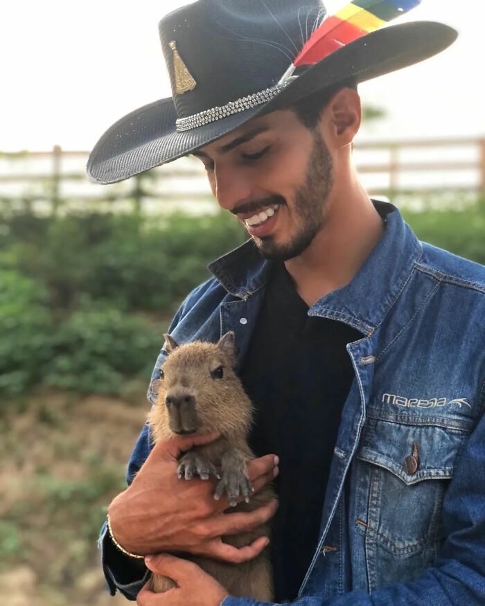 This Man From Brazil Who Lives On A Farm Shares A Beautiful Bond With A Rescued Capybara