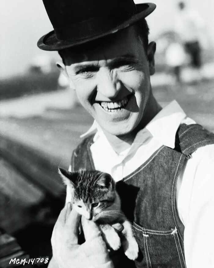 During The Filming Of The Silent Movie "The Finishing Touch" In 1927, British Comic Actor Stan Laurel Holds A Tiny Kitten On His Lap