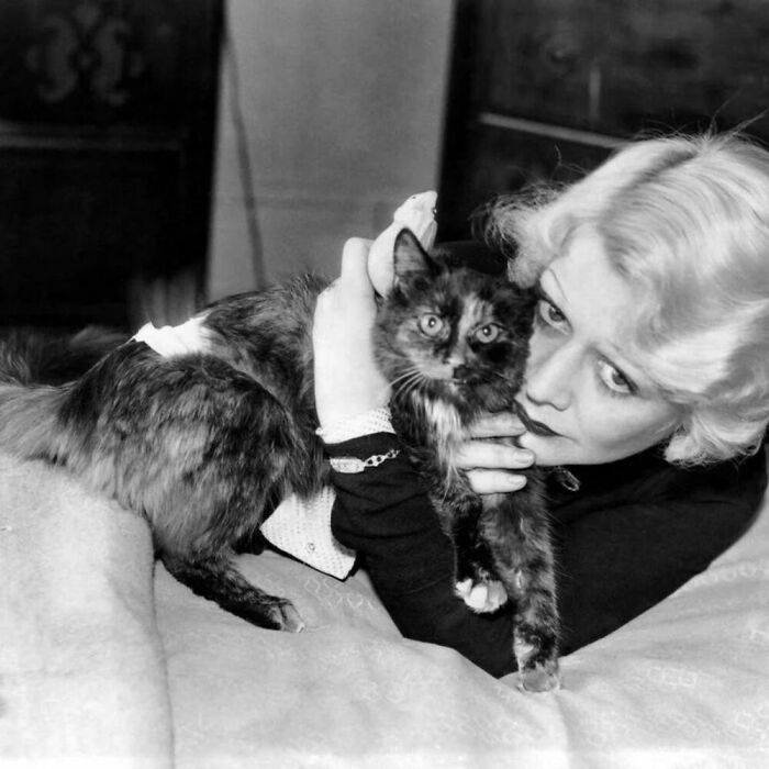 American Actress Gladys George Was Part Of The Team Of Those Who Were In Love With Tabbies. In The Image, She Appears "Crushing" Her Cat Named Monkie. Who Hasn't Done That? 1934