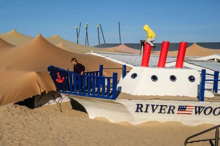 Extraordinary Pictures Taken By Jeffrey De Keyser Embracing “The Absurd Human Condition”(54 New Pics)