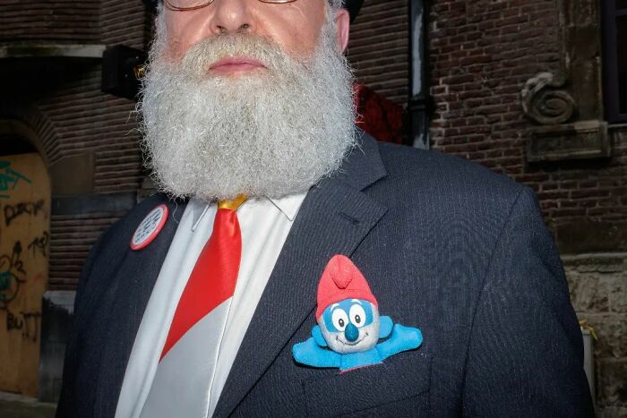 This Belgian Photographer Captures Funny And Extraordinary Scenes Of Everyday Life (30 New Pics)