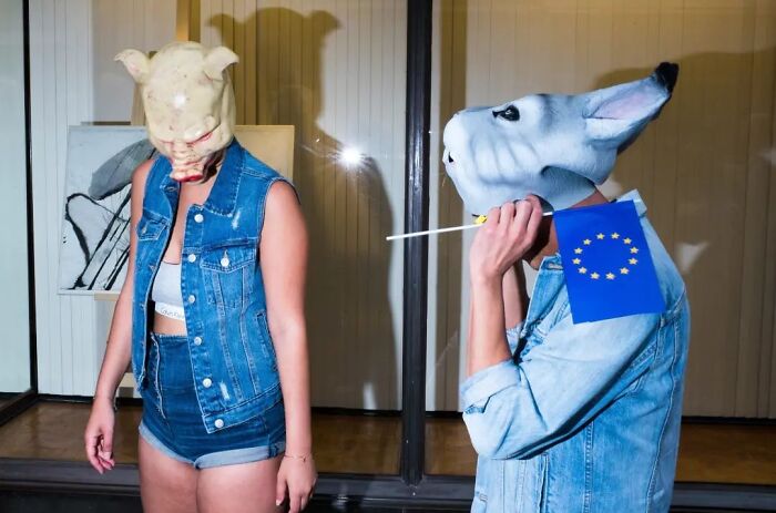 Extraordinary Pictures Taken By Jeffrey De Keyser Embracing “The Absurd Human Condition”(54 New Pics)