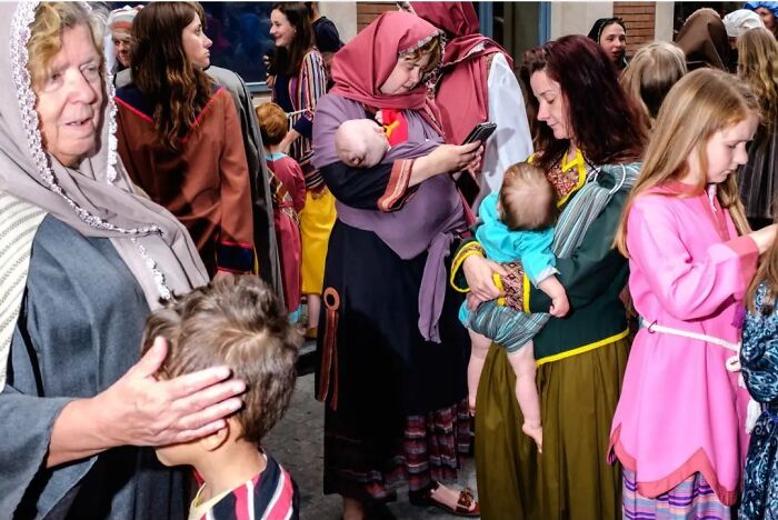 Extraordinary Pictures Taken By Jeffrey De Keyser Embracing “The Absurd Human Condition”(54 New Pics)