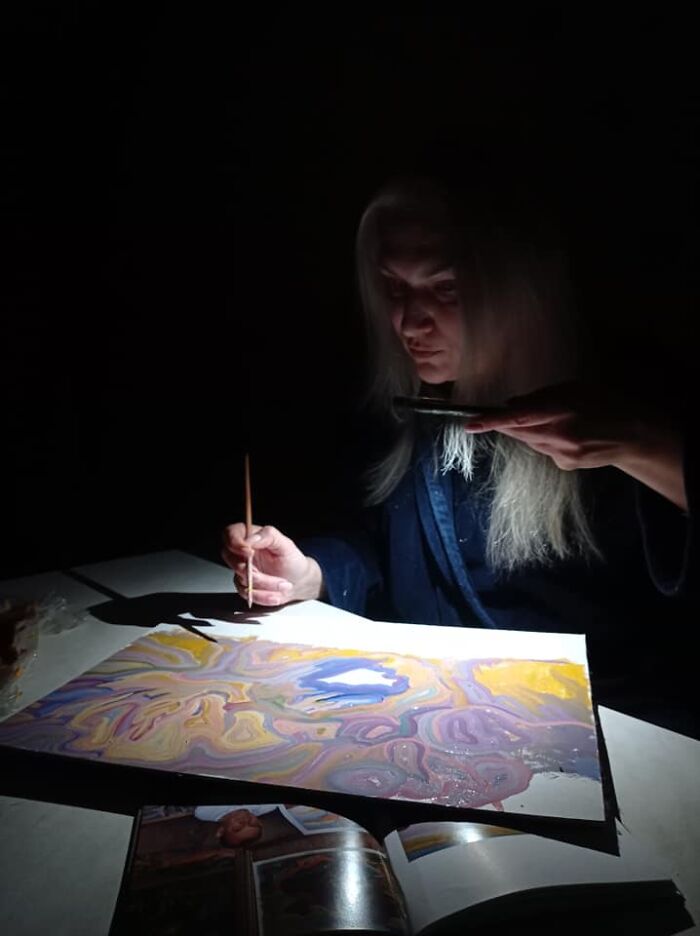 I Paint My Art In The Dark Amid Difficult Times In Ukraine I Paint My Art In The Dark Amid Difficult Times In Ukraine