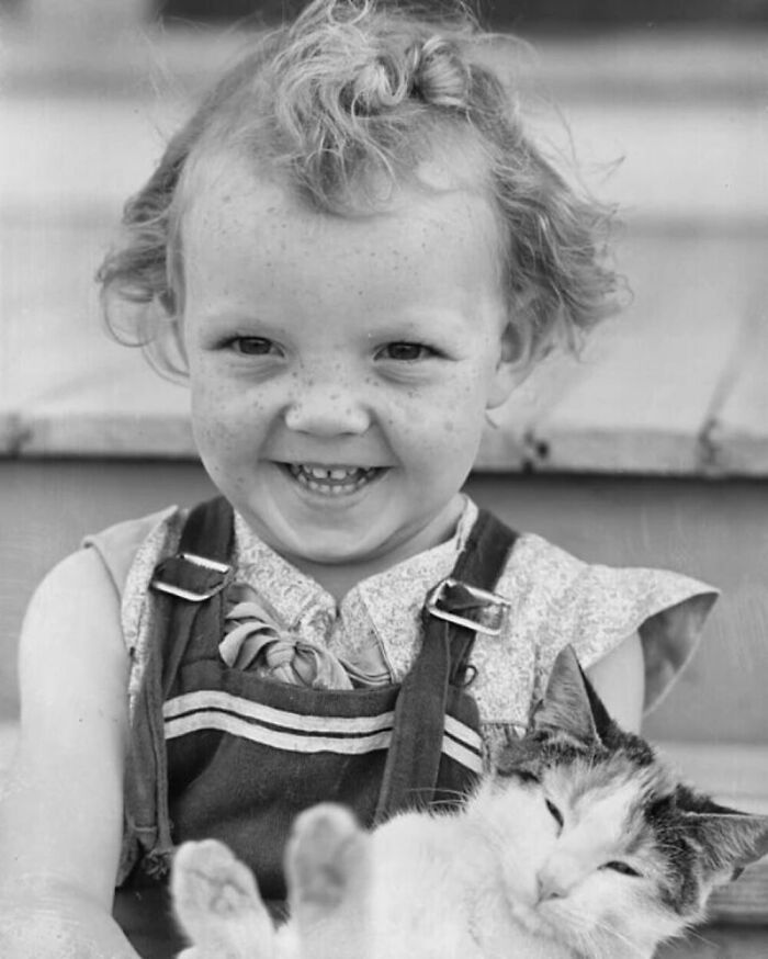 This portrait was taken by the American photographer Arthur Rothstein, in Colorado, United States, in 1939