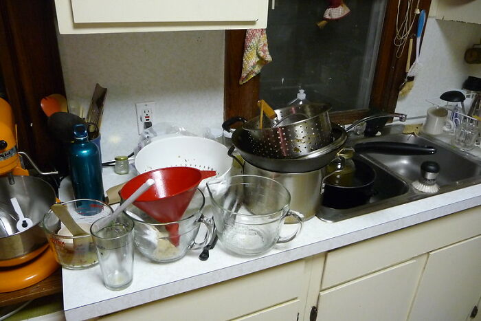 25 Terribles historias de convivencia gracias a compañeros de piso "monstruosos"