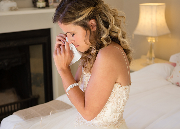 Woman Blocks Fianc&eacute;&rsquo;s Number And Stays At Mom&rsquo;s House After He Gives An Overly Honest Opinion On Her Wedding Dress