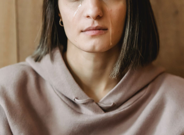 Man Who Proposed To This 23 Y.O. Woman Passes Away, So She&rsquo;s Grieving But Dad Thinks She&rsquo;s Being A Brat For Crying At Her Birthday