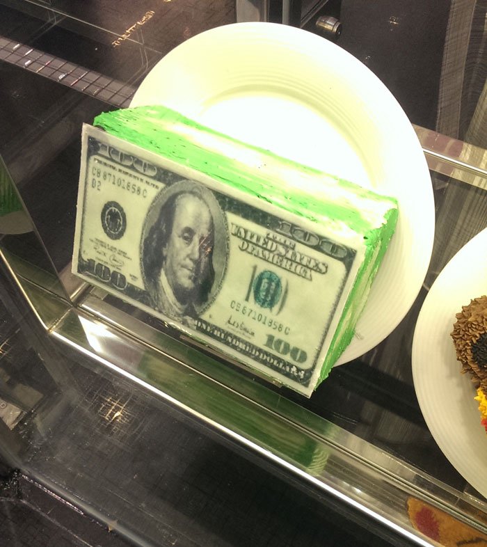 Family Has To Pick Sides After Woman Refuses To Bake More Cakes For Cousin After She Disappeared When She Had To Pay For The First One