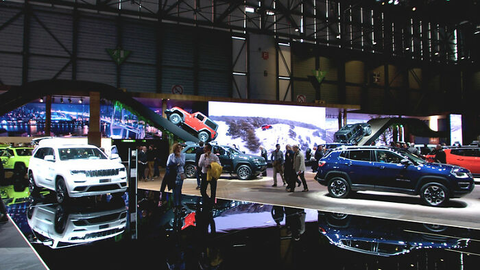 30 Hobbies Clearly Showing People Doing Them Are Insanely Rich, As Shared In This Online Community