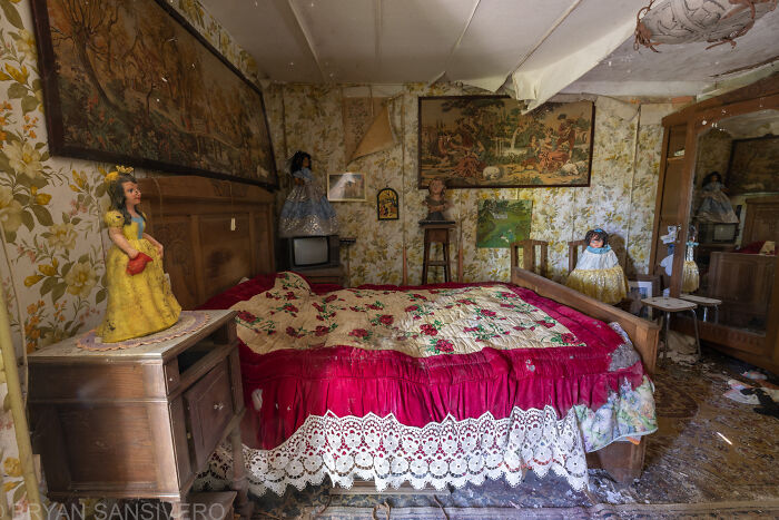 I Discovered An Abandoned House In France Filled With 'Demonic' Dolls (18 Pics) I Discovered An Abandoned House In France Filled With 'Demonic' Dolls (18 Pics)