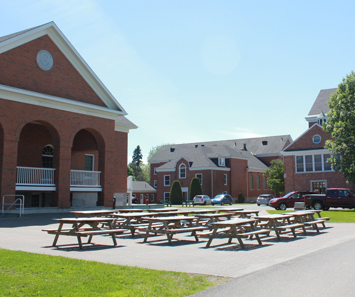 Med Students Are Told To Skip Lunchtime By Teaching Staff, Make Joint Decision Not To Follow These Demands, Get Reported To The Dean