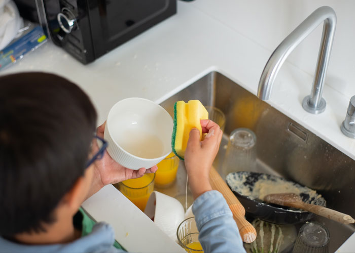 Family Doesn't Appreciate All The Household Work This Woman Does And Demands She Pays Rent, Regret It When She Moves Out Instead Family Doesn't Appreciate All The Household Work This Woman Does And Demands She Pays Rent, Regret It When She Moves Out Instead