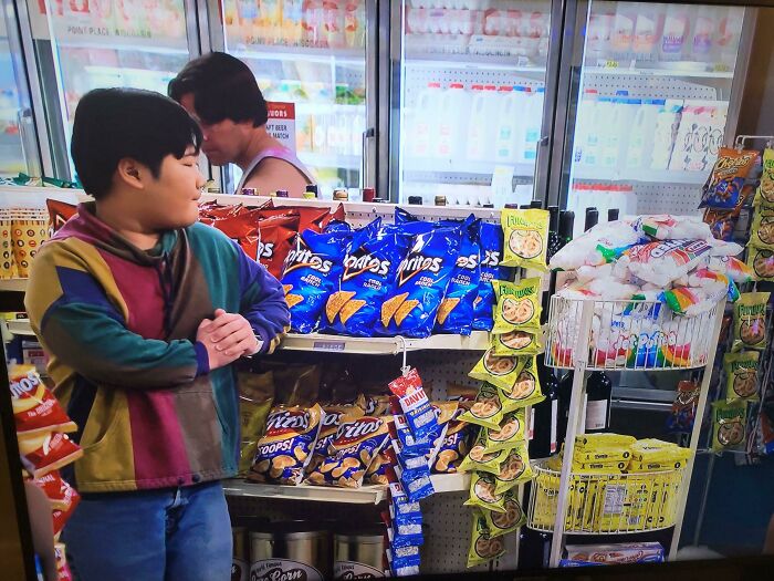 'that 90's Show' Season 1 Episode 1. All That Netflix Budget And They Couldn't Get The Period Correct Chip Packaging?