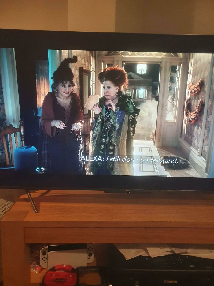 In Hocus Pocus (2022) The Apple Homepod Is Incorrectly Called Alexa