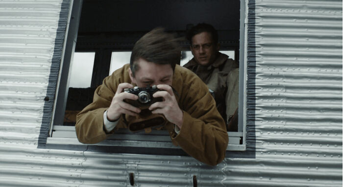 In Babylon-Berlin Season 2 The Main Character Is Using His Leica Standard Camera Wrong — The Lens Is Closed, Making The Camera Not Able To Shoot