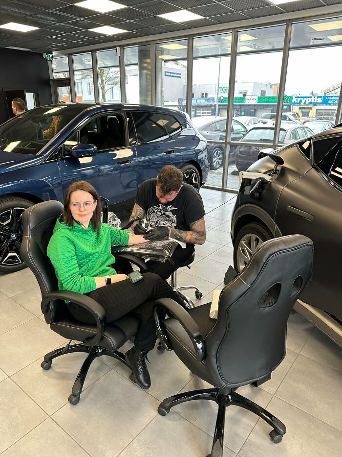 Car Dealership Got Creative For A Charity Campaign Supporting Ukraine By Hosting One-Day Tattoo Studio