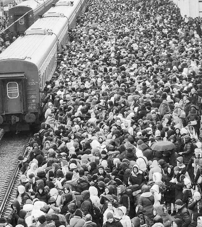 Evacuación de Kharkiv, 2022 (sin colorear)