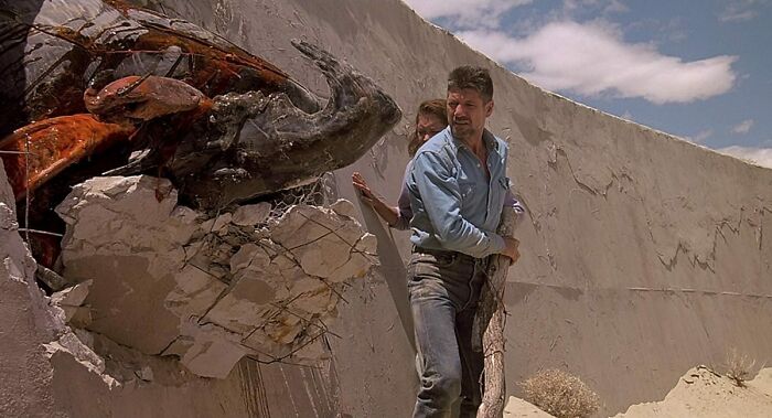 Tremors movie scene 