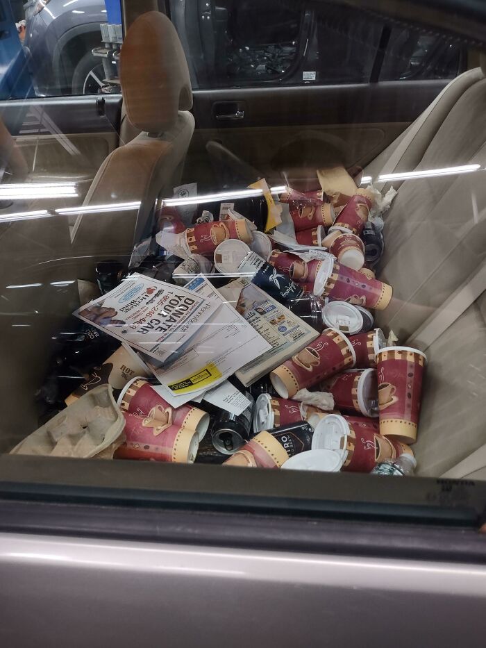 El cliente dice que cambie la hebilla del cinturón de seguridad trasero del conductor, el técnico dice que se vaya a la mierd*