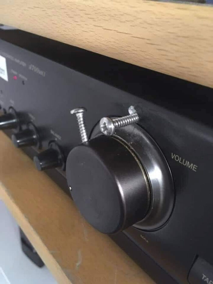 Cuando no escuchas a tus padres cuando te dicen que bajes la música