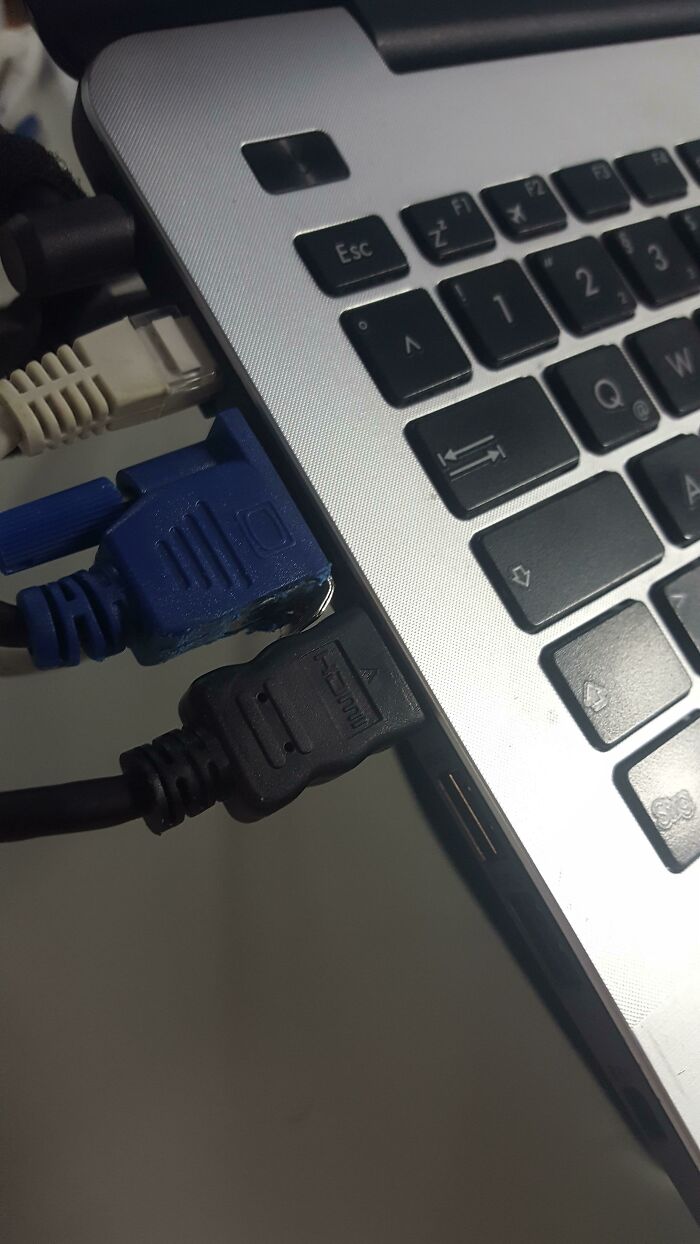 This Cool Asus Device Allows 2 External Displays. Theoretically