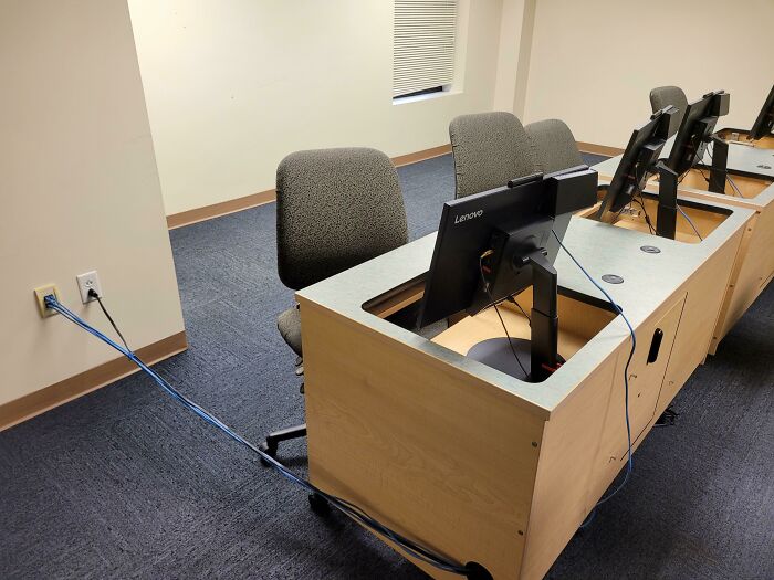 Las cosas que te encuentras trabajando en un servicio de asistencia técnica en una universidad en quiebra