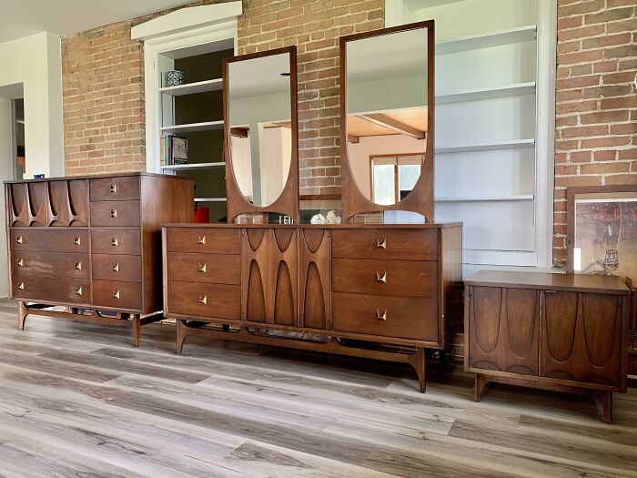 My Luck Has Truly Been Bananas. Broyhill Brasilia Set. Couple Bought A House, Previous Owner Left It, It “Wasn’t Their Style”, They Wanted It Out. $100 For The Set