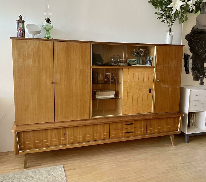 Got This Beauty For Free Last Weekend! The Owners Wanted To Throw It Out - Now It’s The Centerpiece Of My Living Room!