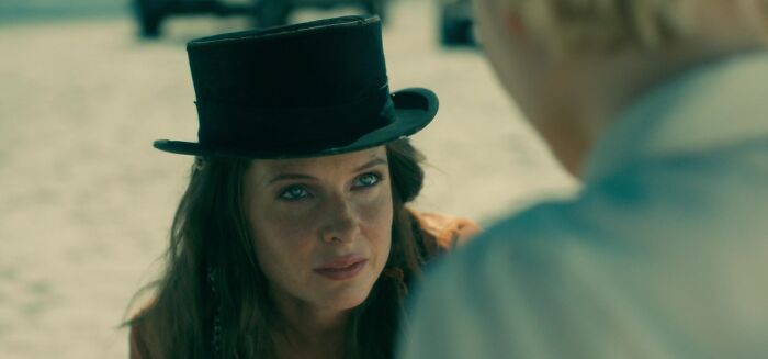 Rose the hat talking with little boy 