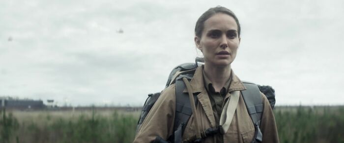 Double de Lena wearing backpack on the field 