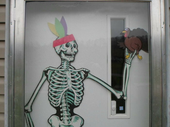 Mi hija no quería que quitara su decoración de Halloween favorita, así que improvisé